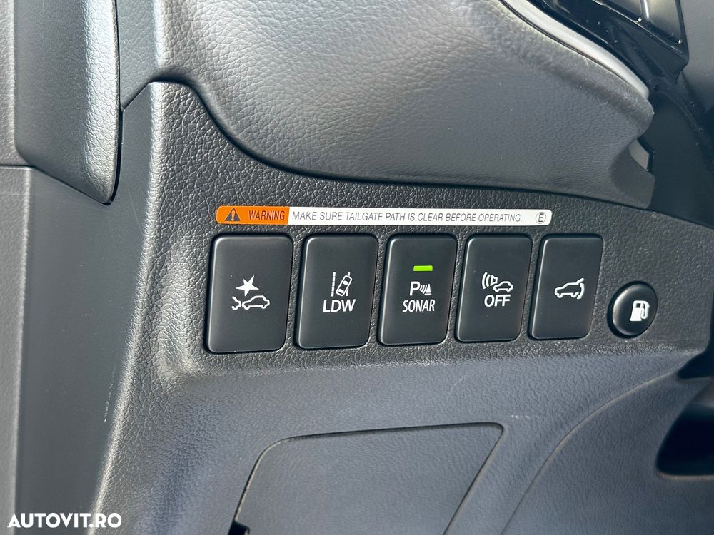 Mitsubishi Outlander 2.4 4WD Plug-In Hybrid Top - 13