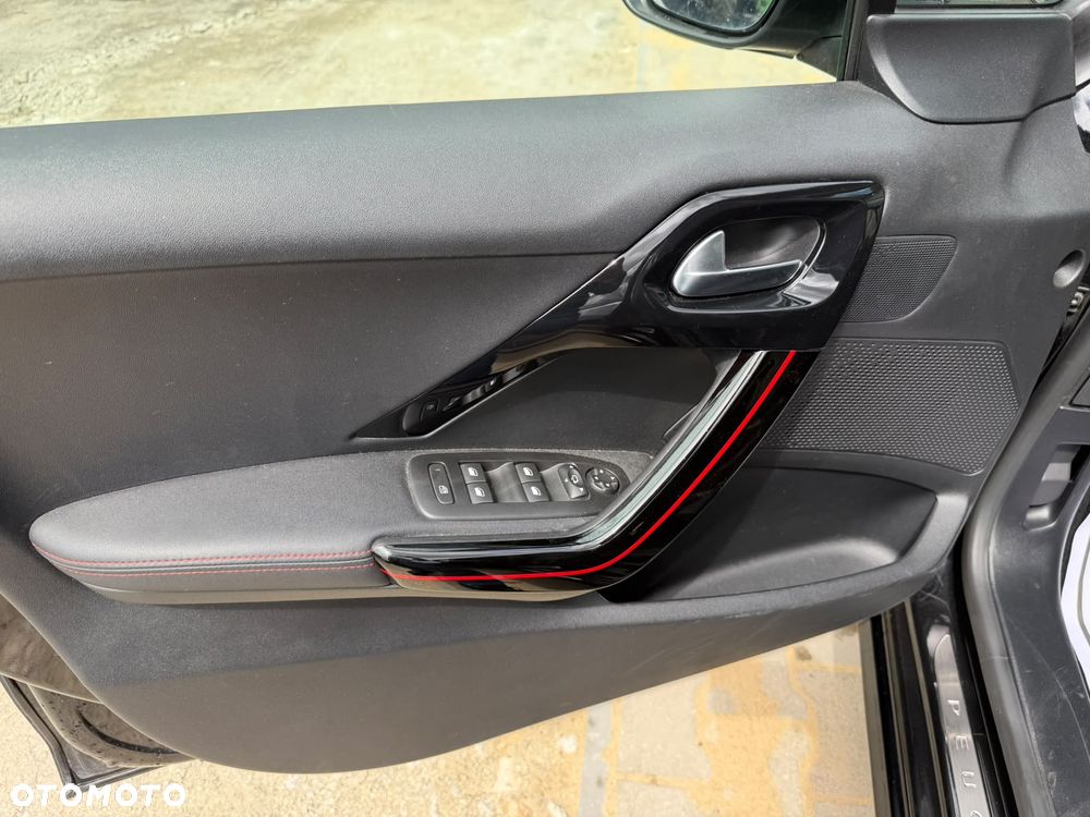 Peugeot 208 PureTech 110 Stop & Start Allure - 11