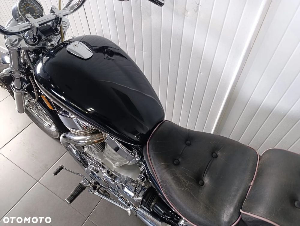 Suzuki Intruder - 10
