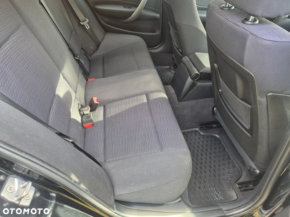 BMW Seria 1 116i - 26