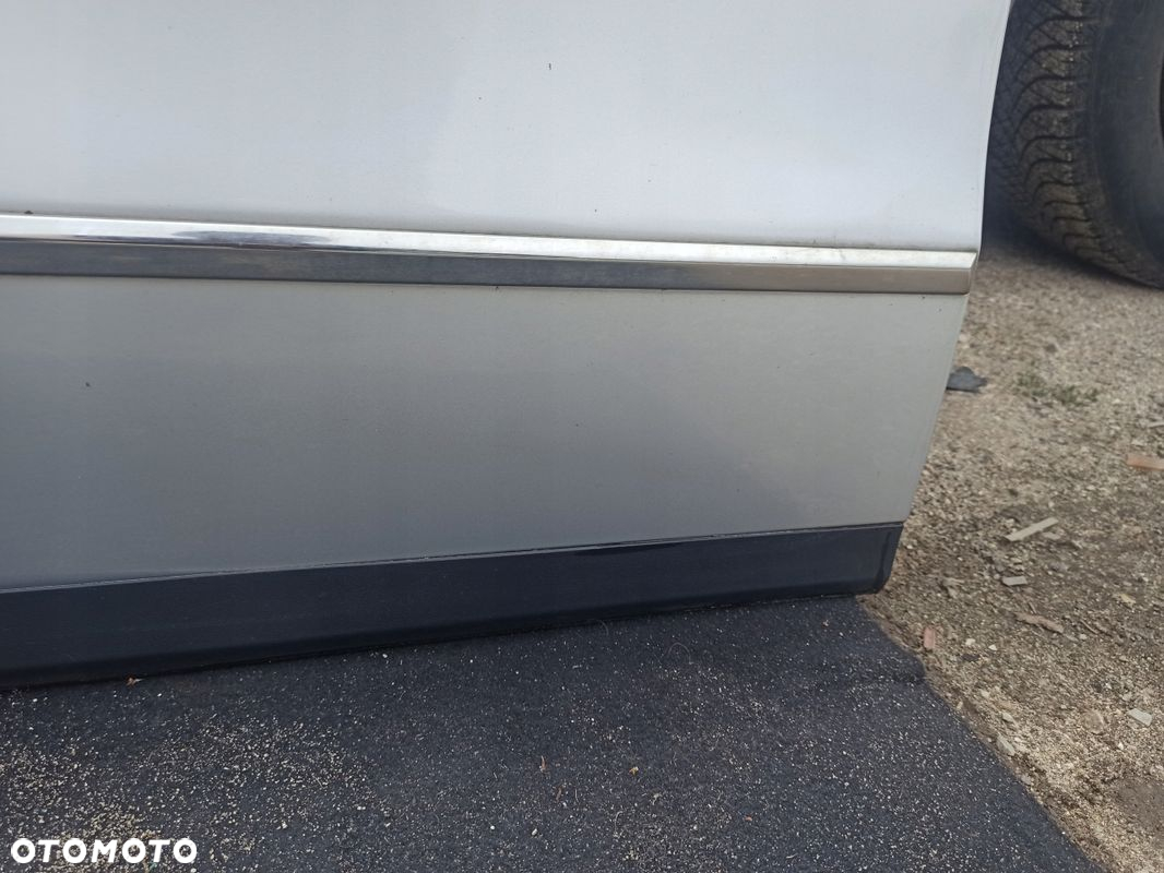 Drzwi prawy tył kompletne VW PASSAT B6 KOMBI LA7W - 10