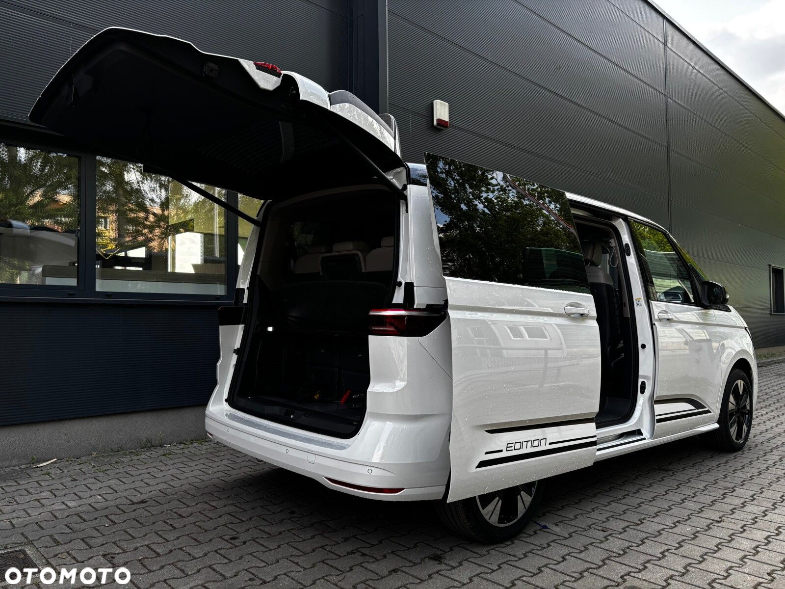 Volkswagen Multivan - 11