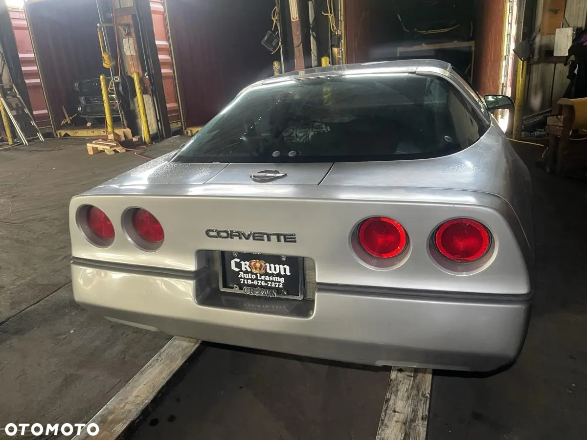 Chevrolet Corvette - 5