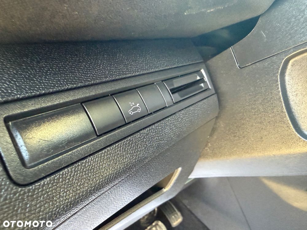 Peugeot 3008 PureTech 130 Stop & Start GPF EAT8 Active Business-Paket - 26