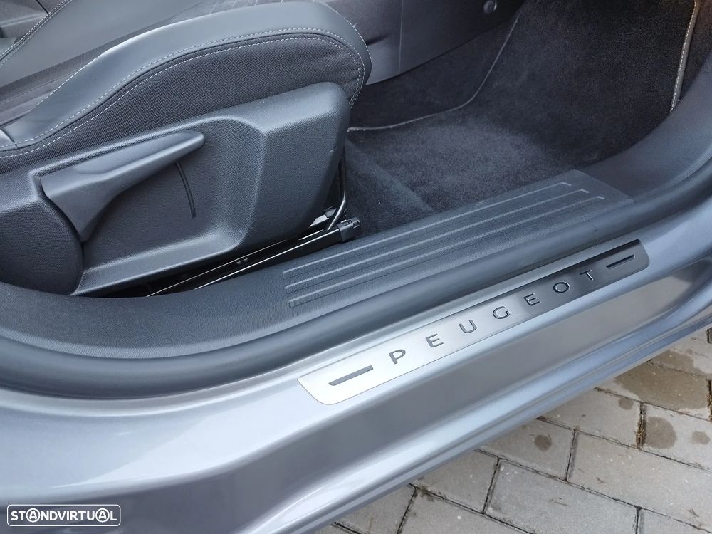 Peugeot e-2008 50 kWh GT Pack - 12