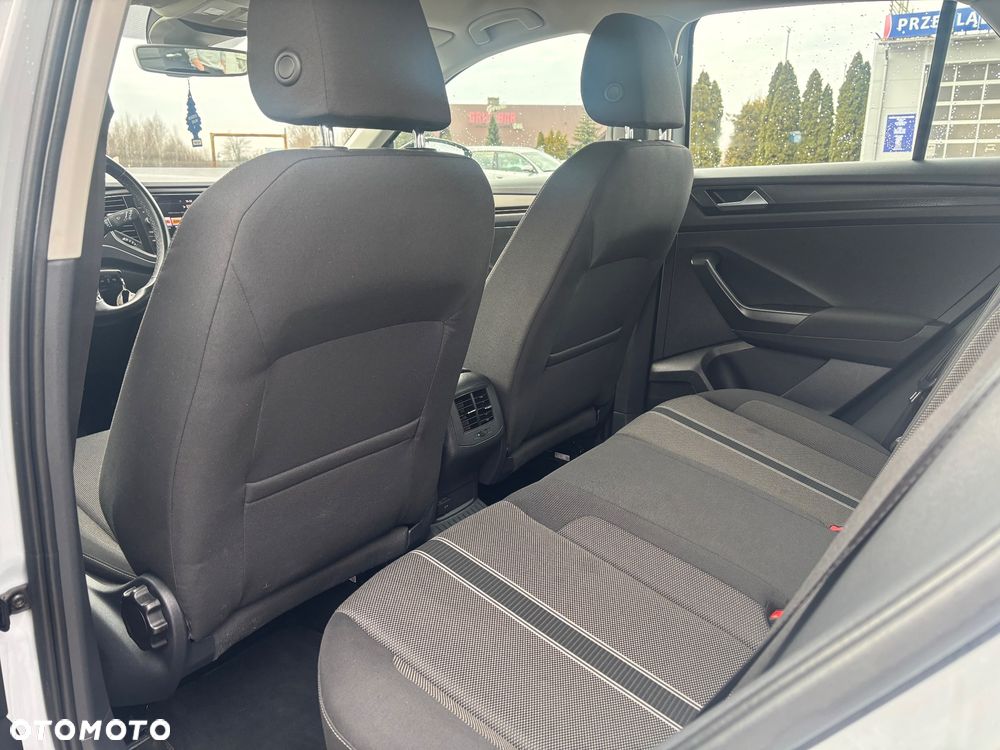 Volkswagen T-Roc - 9