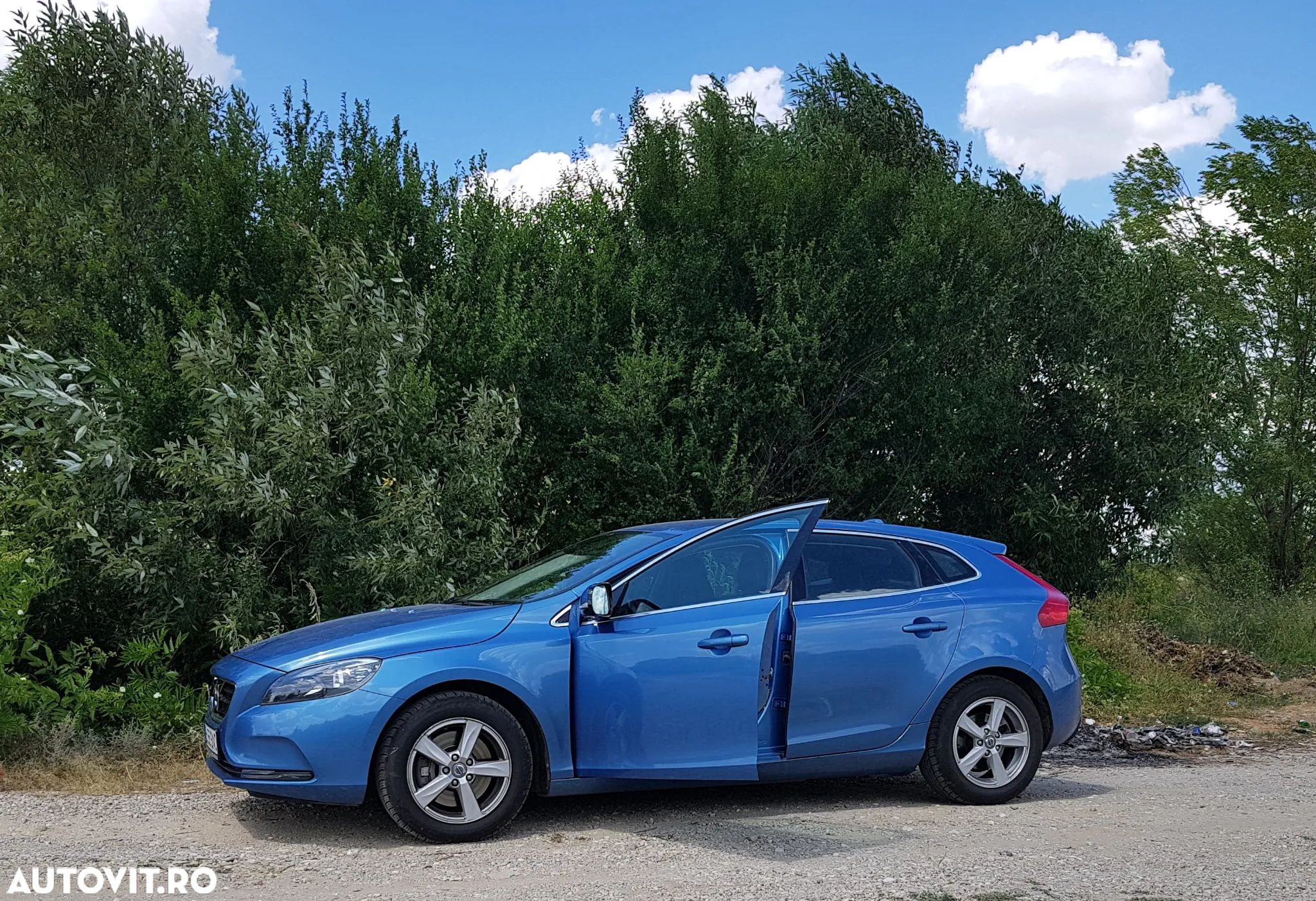 Volvo V40 D4 VEA Momentum - 1