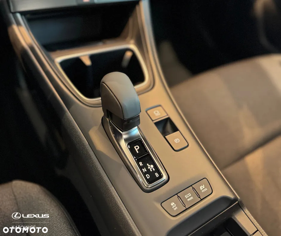 Lexus LBX 1.5 Hybrid - 8