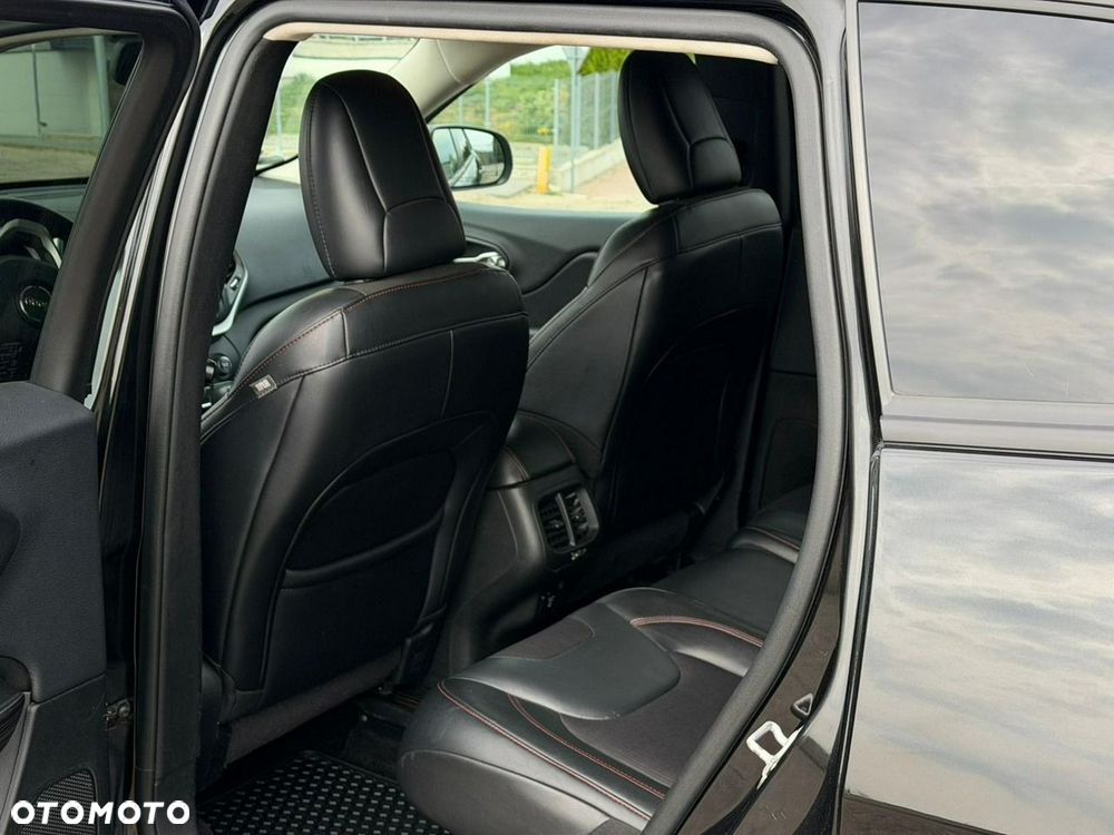 Jeep Cherokee - 13