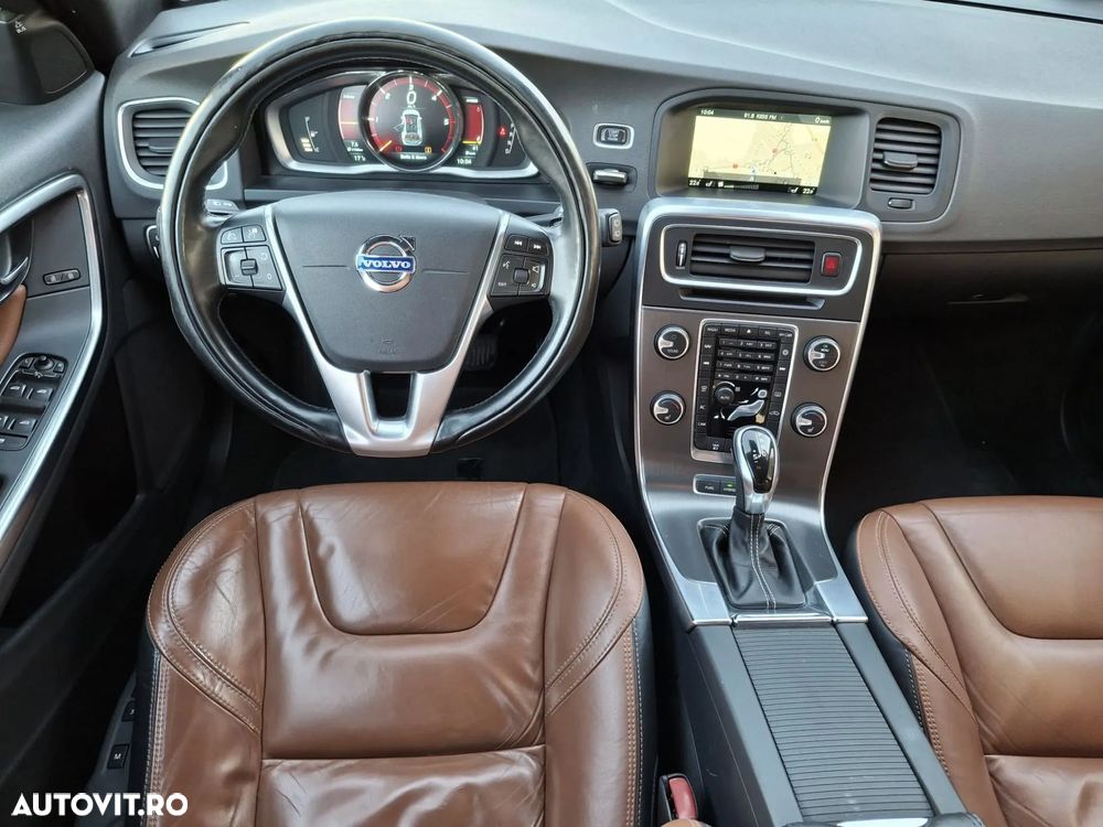 Volvo V60 D6 Plug-In-Hybrid AWD Geartronic Summum - 11