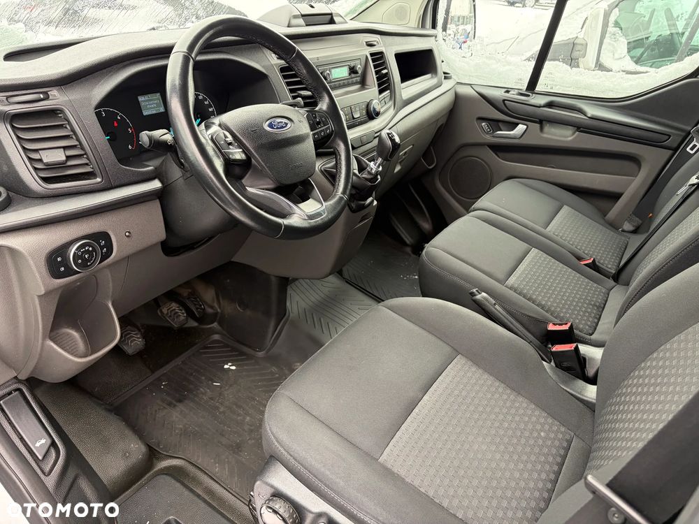 Ford Custom - 9