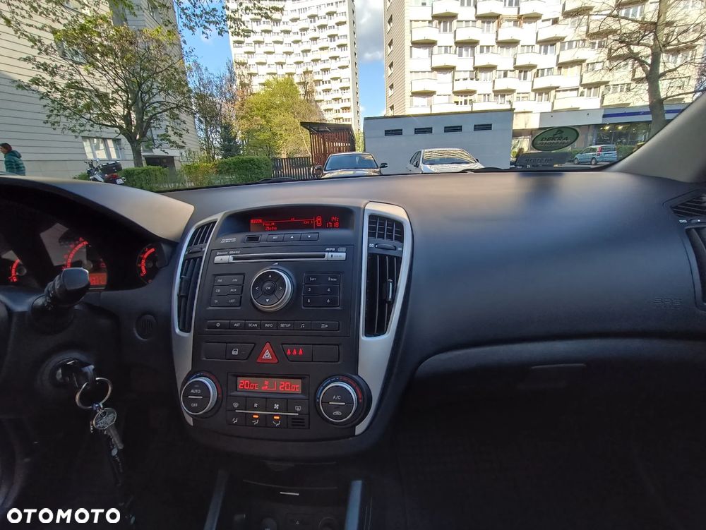 Kia Ceed - 10