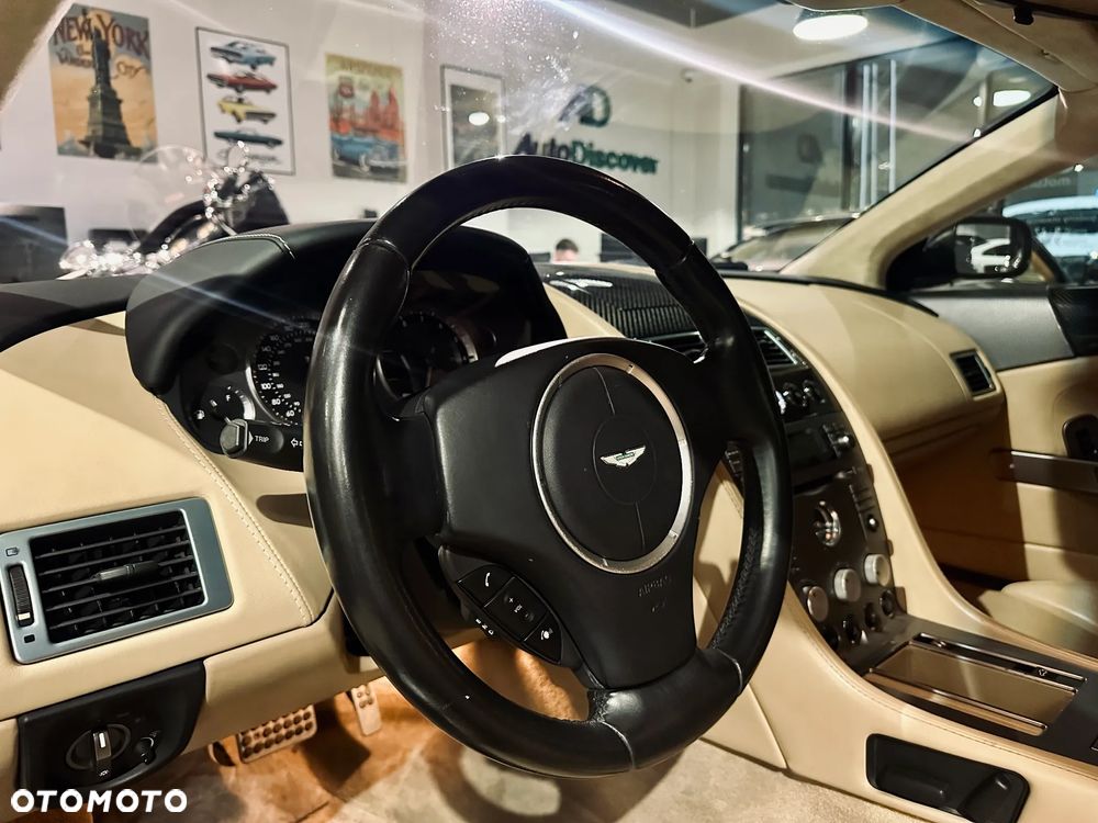 Aston Martin DB9 Standard - 14