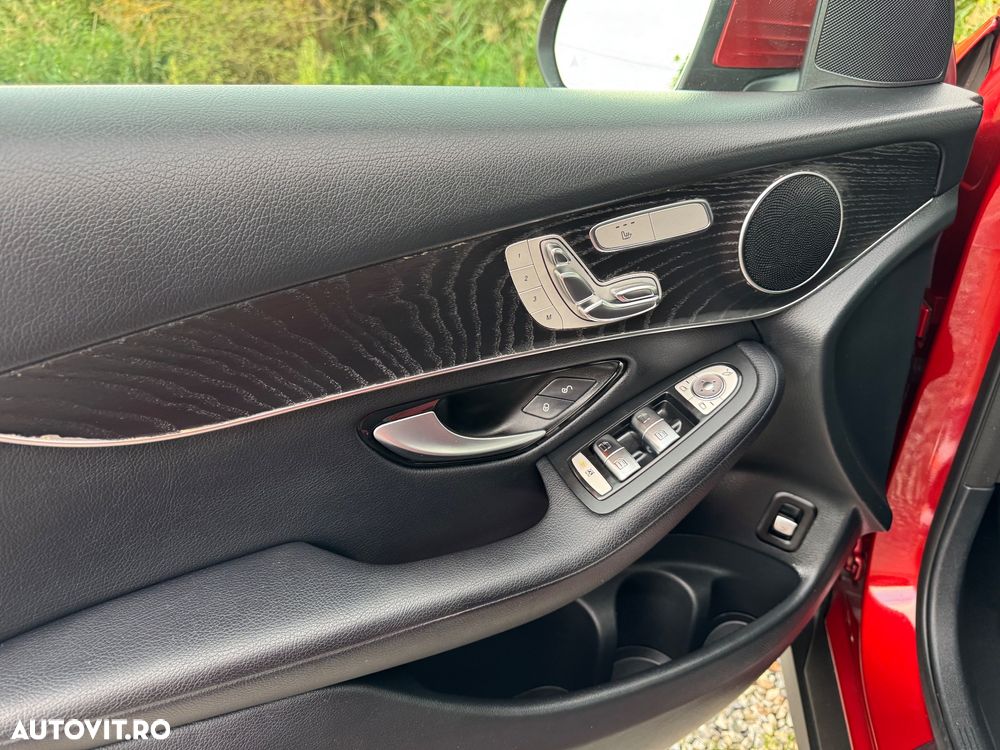 Mercedes-Benz GLC 300 4Matic 9G-TRONIC AMG Line - 17
