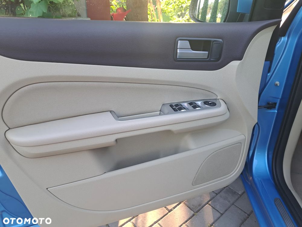 Ford Focus 2.0 Ghia - 10
