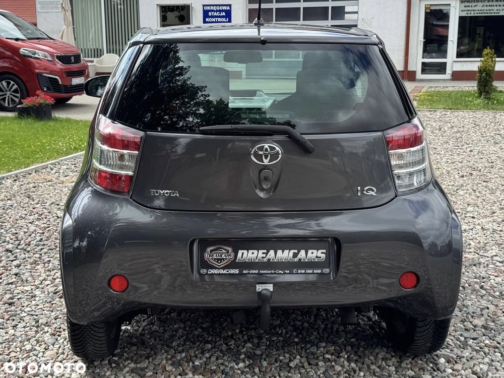 Toyota iQ - 13