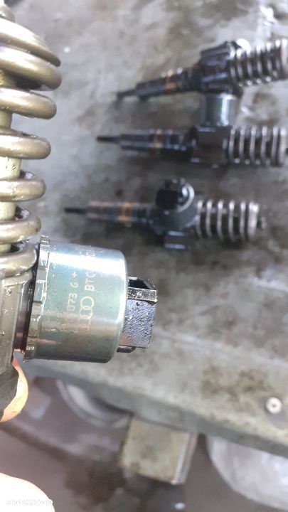 Pompowtryski 2.0 tdi    BOSCH 03G 130 073 G+ - 2