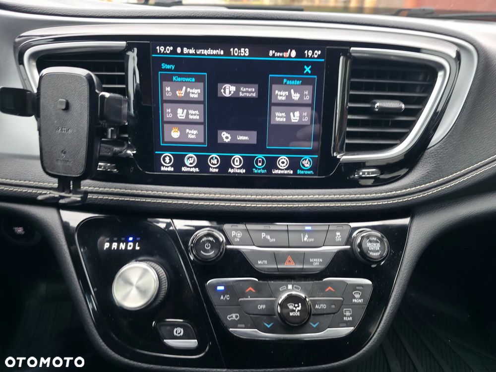 Chrysler Pacifica - 13