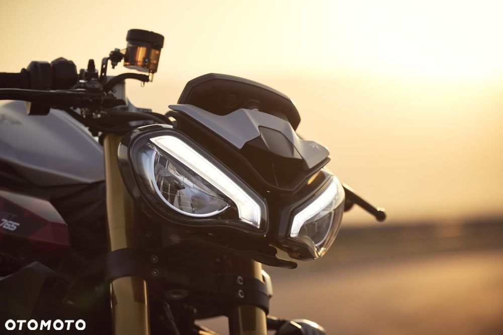 Triumph Street Triple - 12