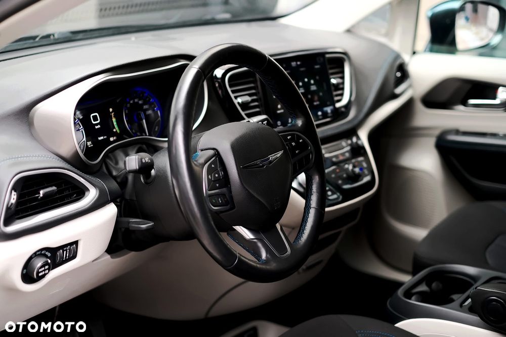 Chrysler Pacifica - 39