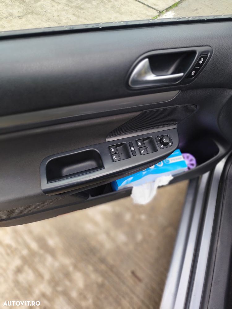 Volkswagen Golf 1.6 TDI DPF Trendline - 13