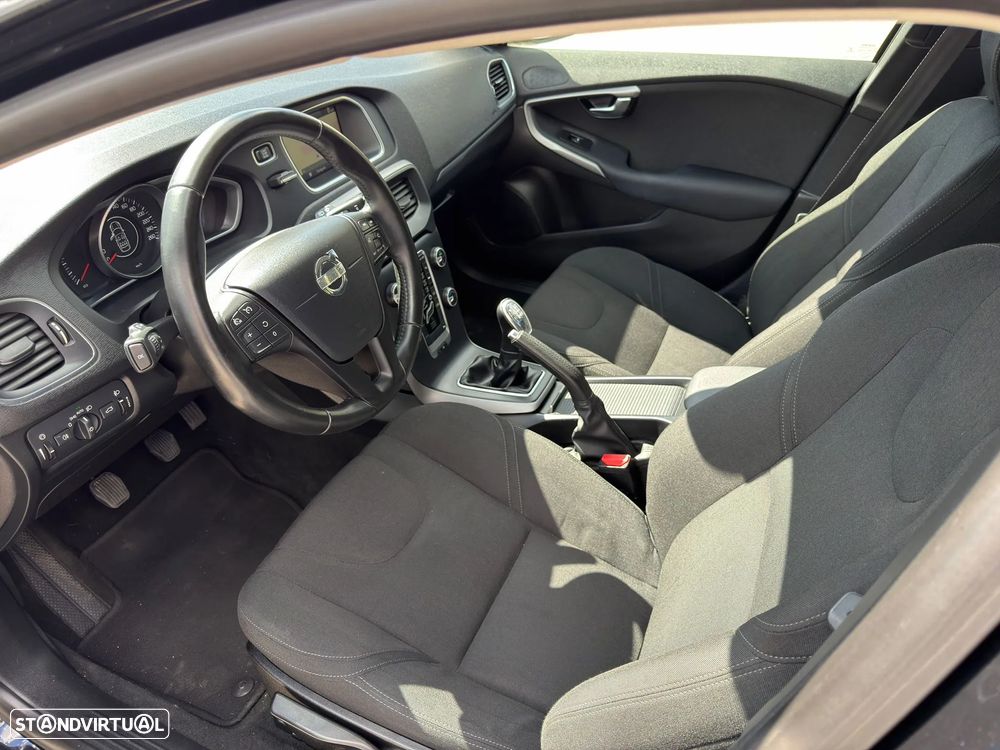 Volvo V40 D2 Momentum - 33