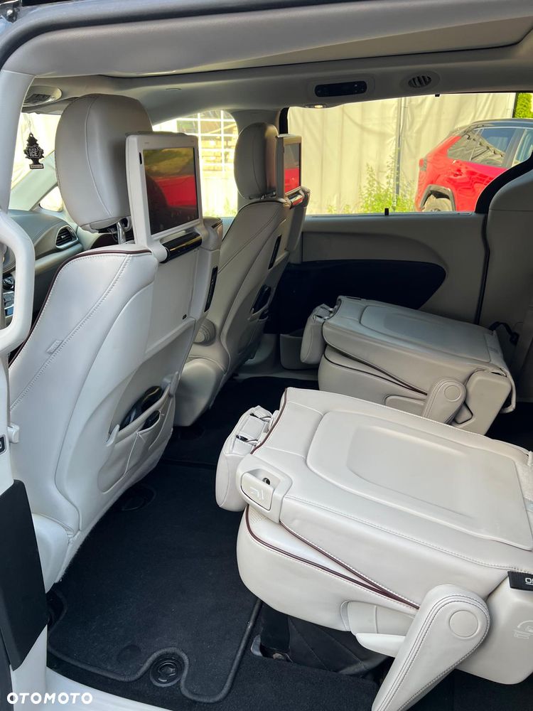 Chrysler Pacifica - 21