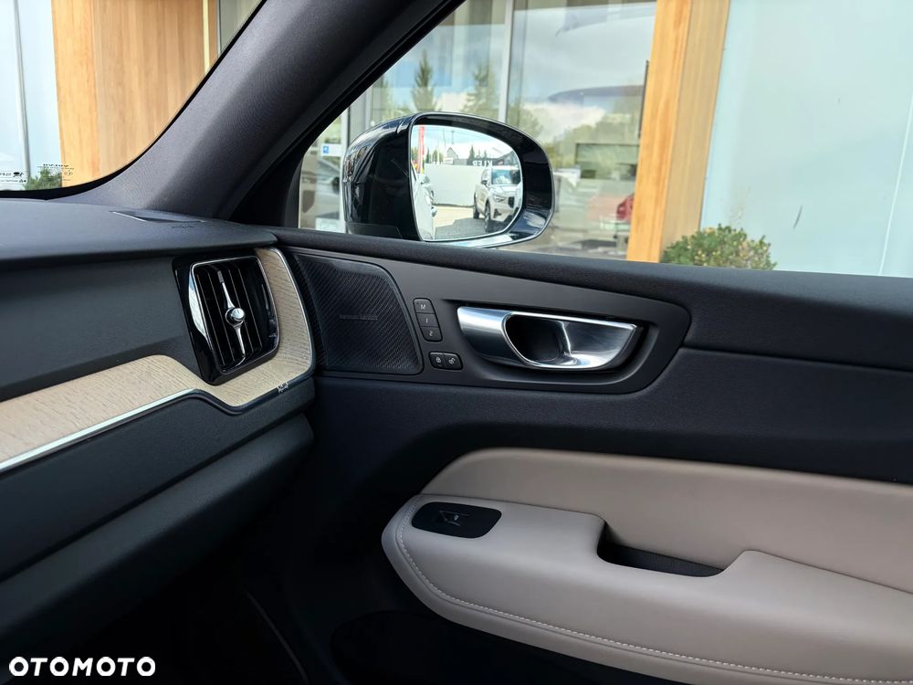 Volvo XC 60 B5 B AWD Plus Dark - 20