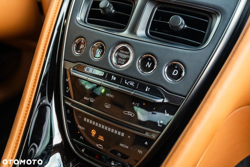 Aston Martin DBS - 33