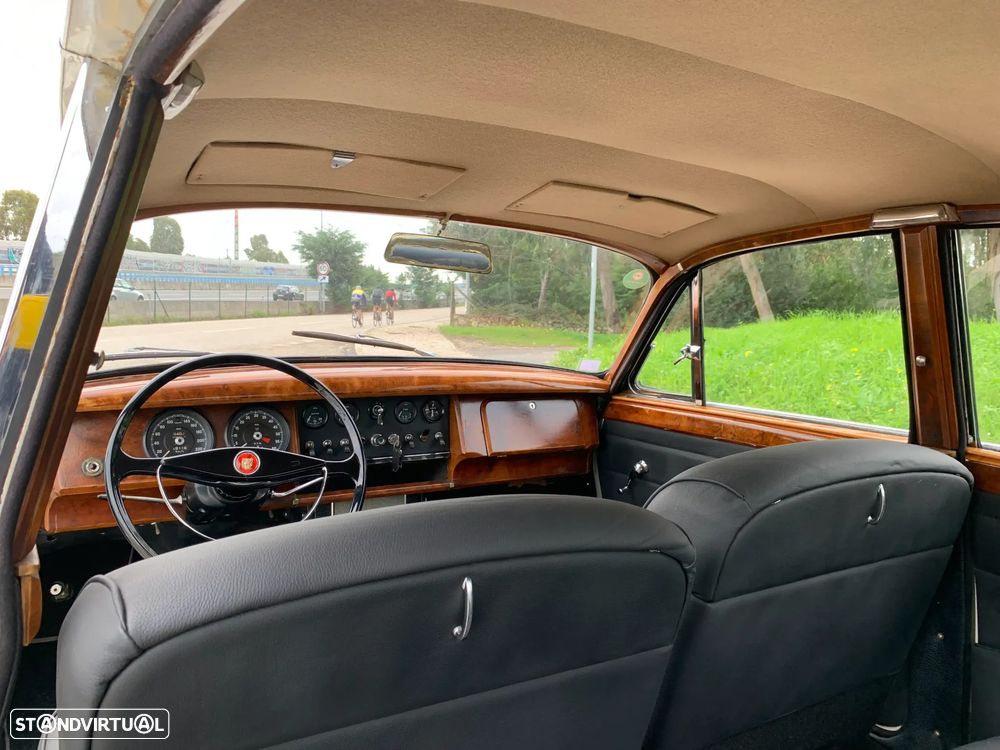 Jaguar MK II - 14