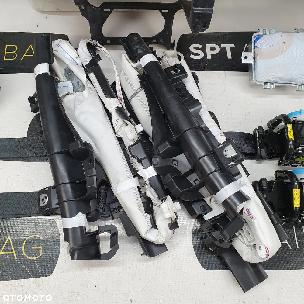 TOYOTA YARIS IV CROSS DESKA ROZDZIELCZA KONSOLA KOKPIT PULPIT PODUSZKI AIRBAG AIR BAG PASY KIT SET - 9