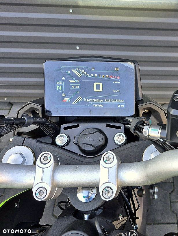 QJMOTOR SRK 125S - 9