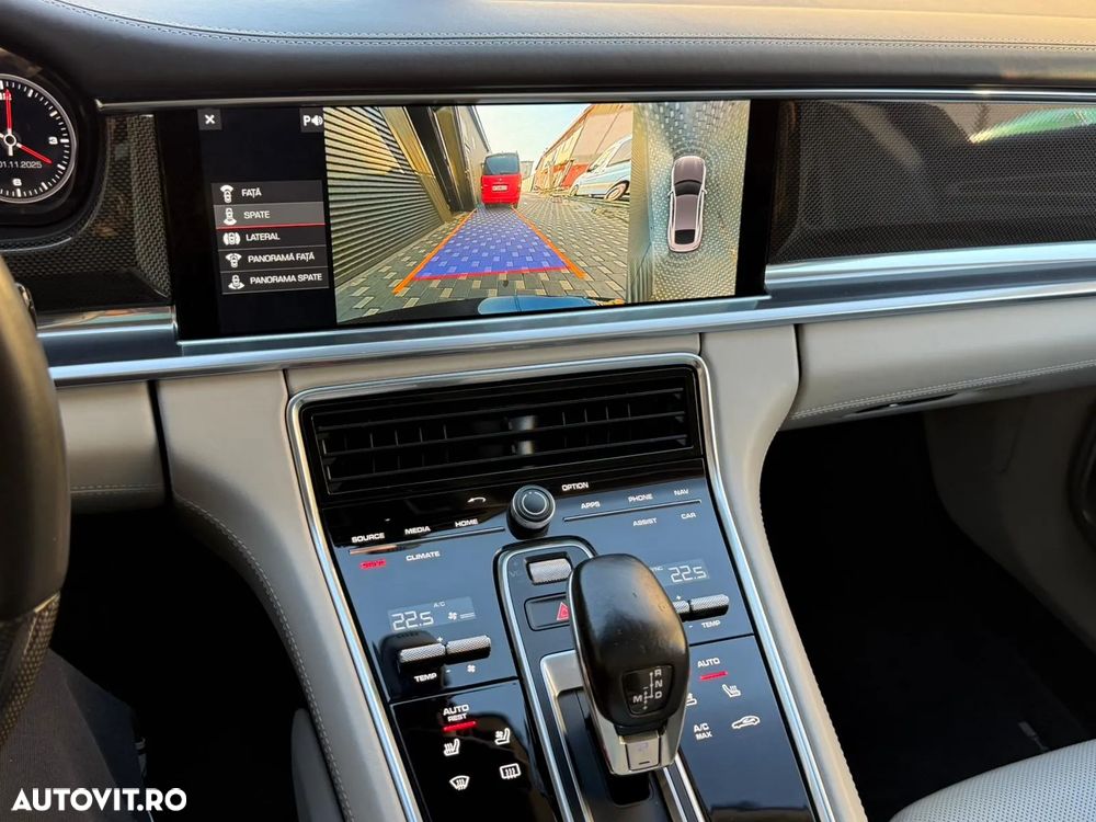 Porsche Panamera Turbo Sport Turismo - 10