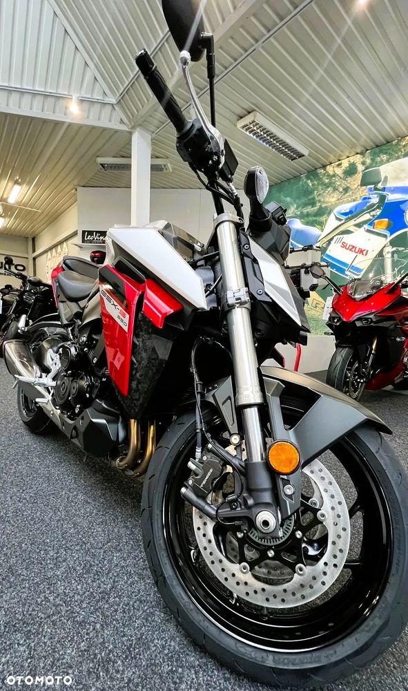 Suzuki GSX - 14