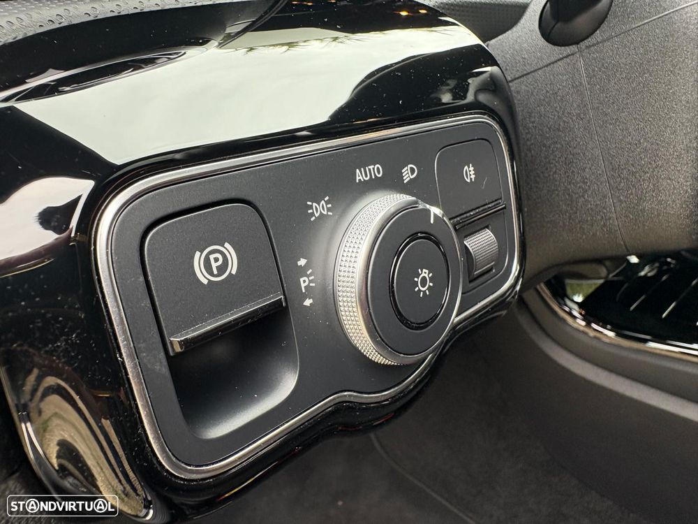 Mercedes-Benz CLA 220 d Shooting Brake AMG Line Aut. - 35