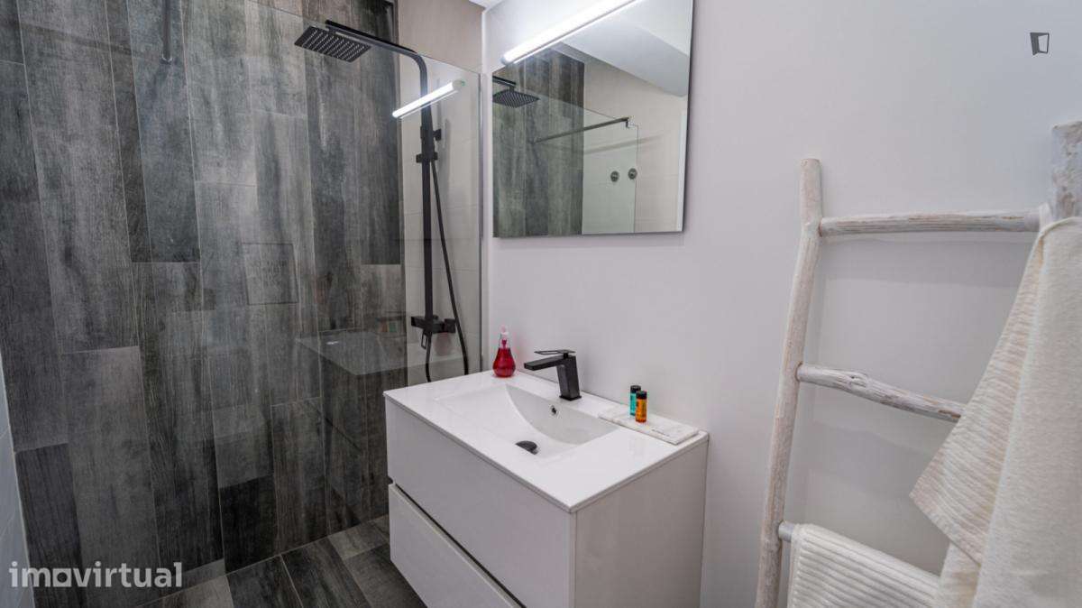 Quarto - localizado em Faro - Grande imagem: 2/33