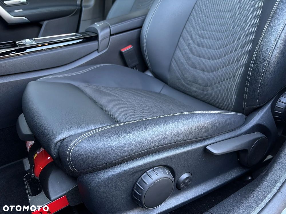 Mercedes-Benz Klasa A 250 4-Matic AMG Line 7G-DCT - 11