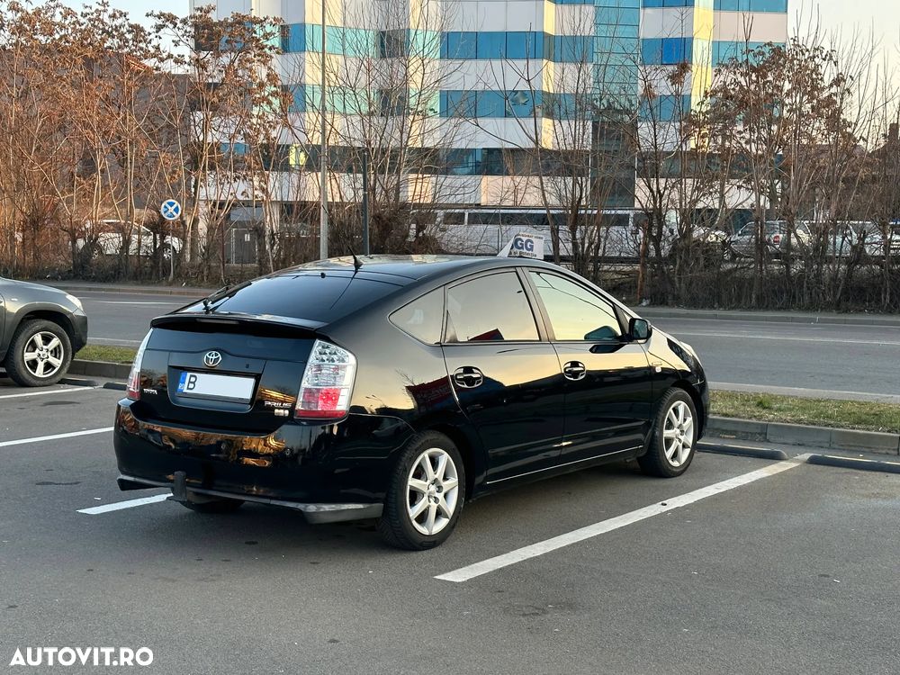 Toyota Prius - 4