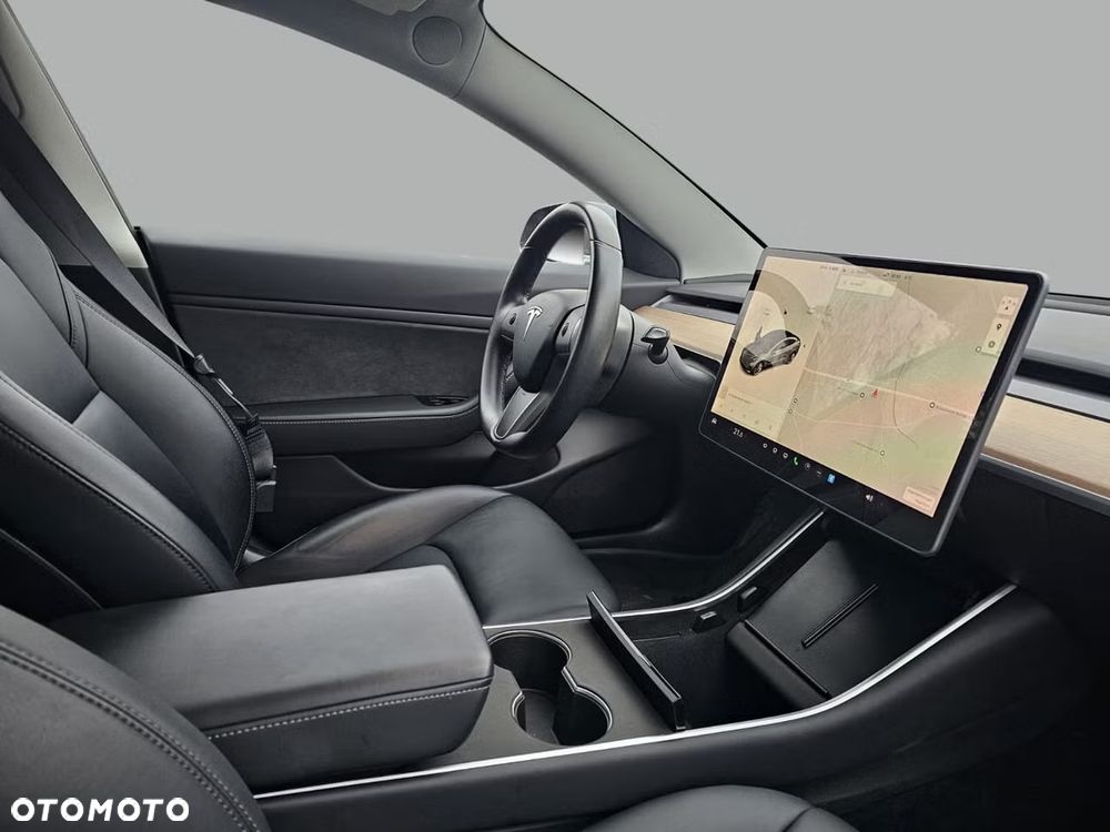Tesla Model 3 - 10