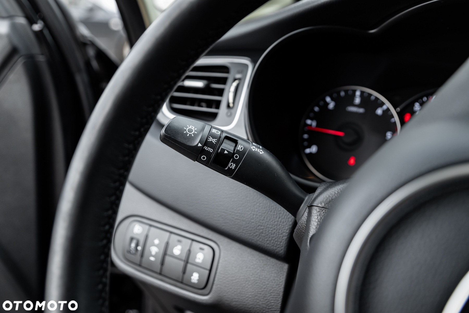 Kia Carens 1.7 CRDi XL 7os DCT - 30