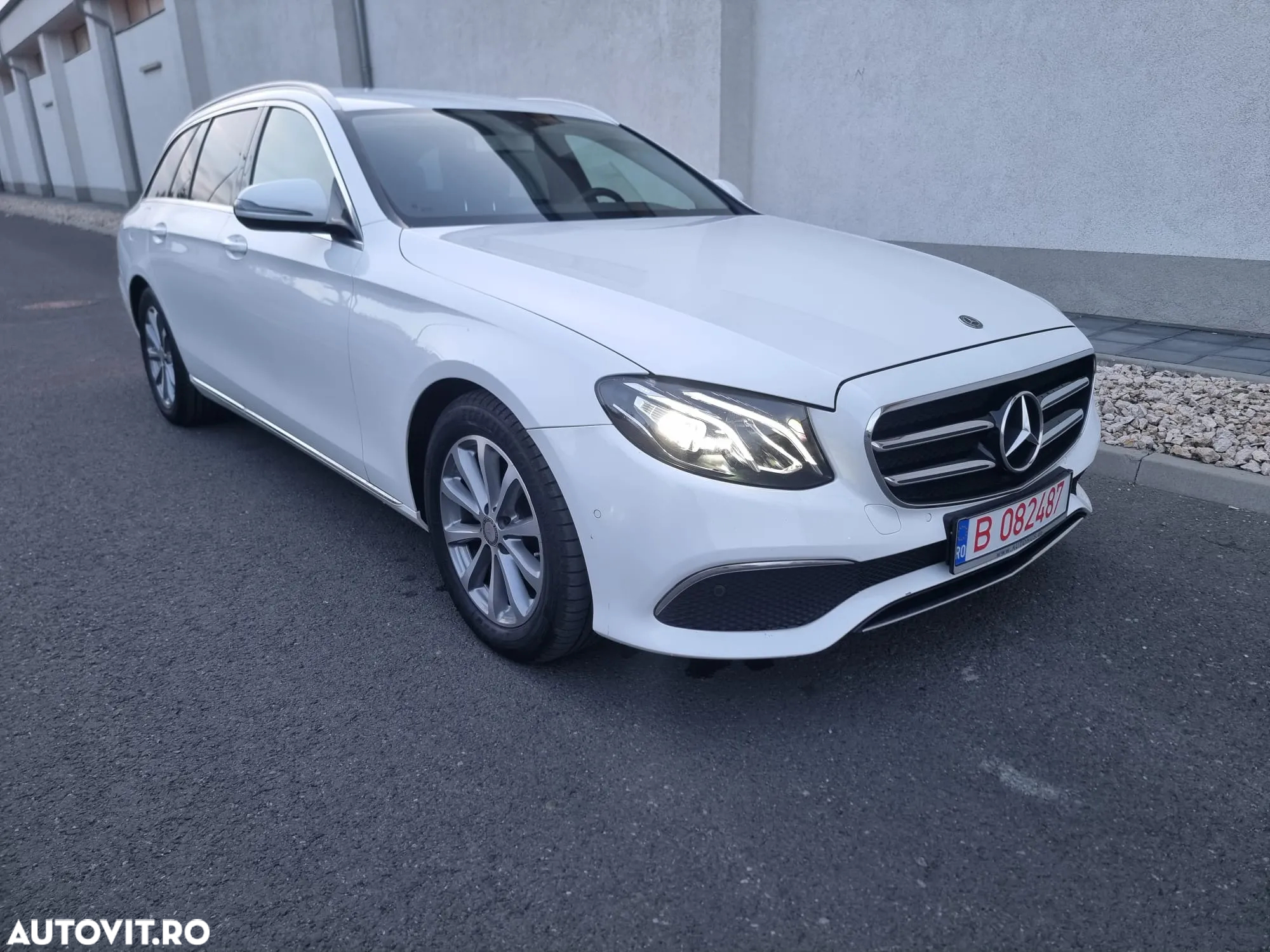 Mercedes-Benz E 220 d T 9G-TRONIC Avantgarde - 20