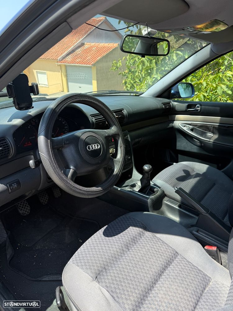Audi A4 1.9 TDI Confort - 6