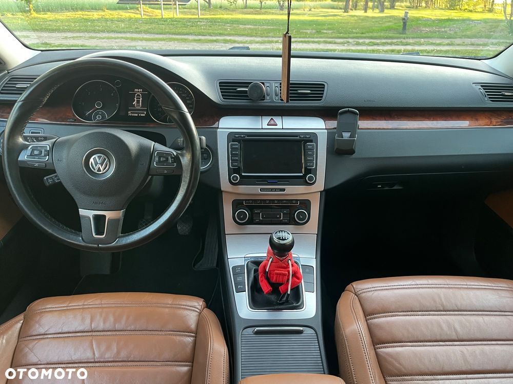 Volkswagen Passat 2.0 TDI DPF Highline - 16