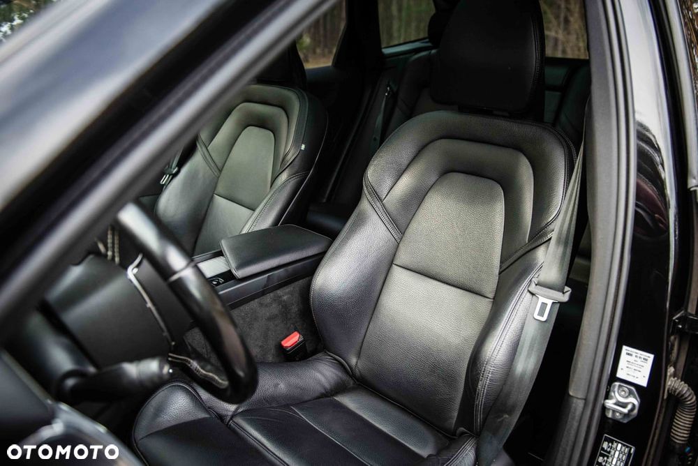 Volvo XC 60 D5 AWD R-Design - 14