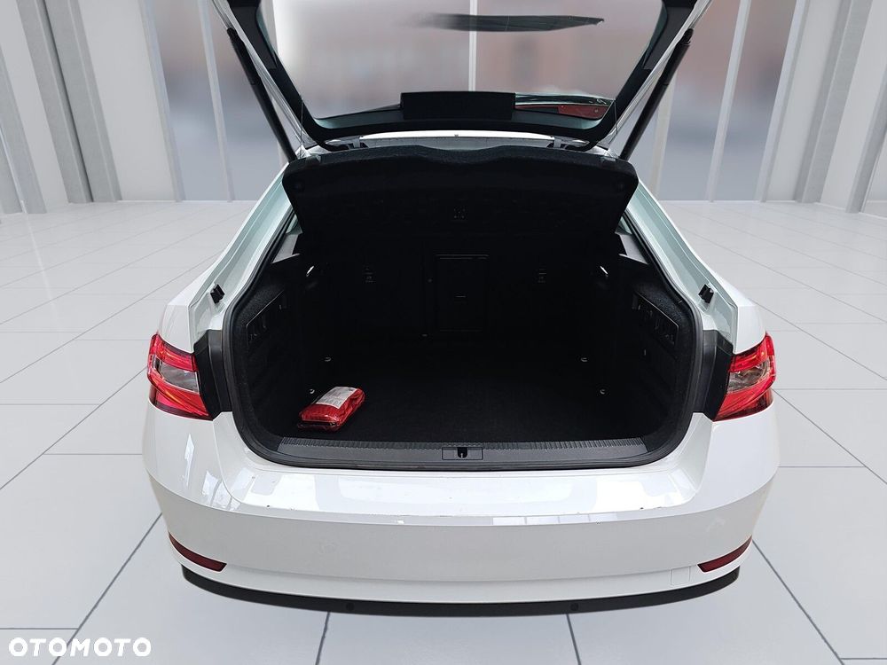Skoda Superb 2.0 TDI SCR Ambition DSG - 19