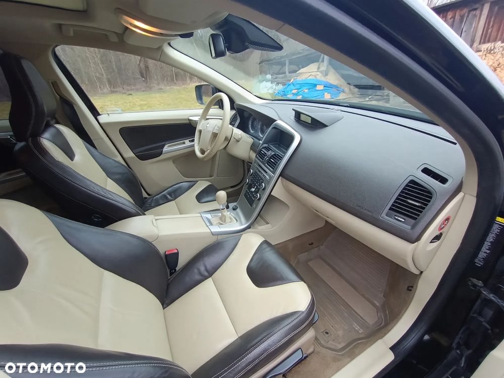 Volvo XC 60 D4 AWD Edition Pro - 28