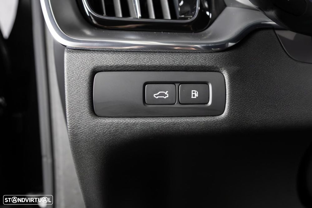 Volvo XC 60 2.0 T6 PHEV Core AWD - 29