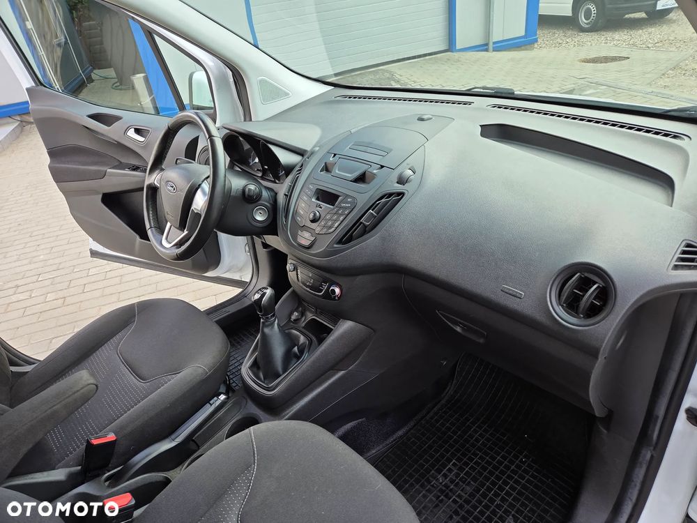 Ford Transit Courier - 23