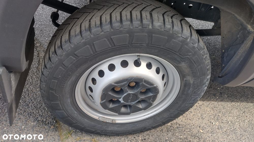 Iveco DAILY furgon 18m3 35S18 manual ASO serwisowany - 10