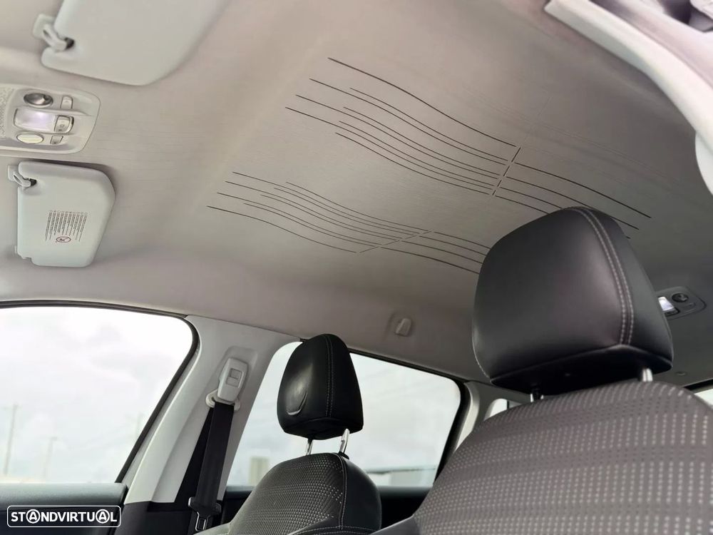 Peugeot 2008 1.6 e-HDi Allure - 17